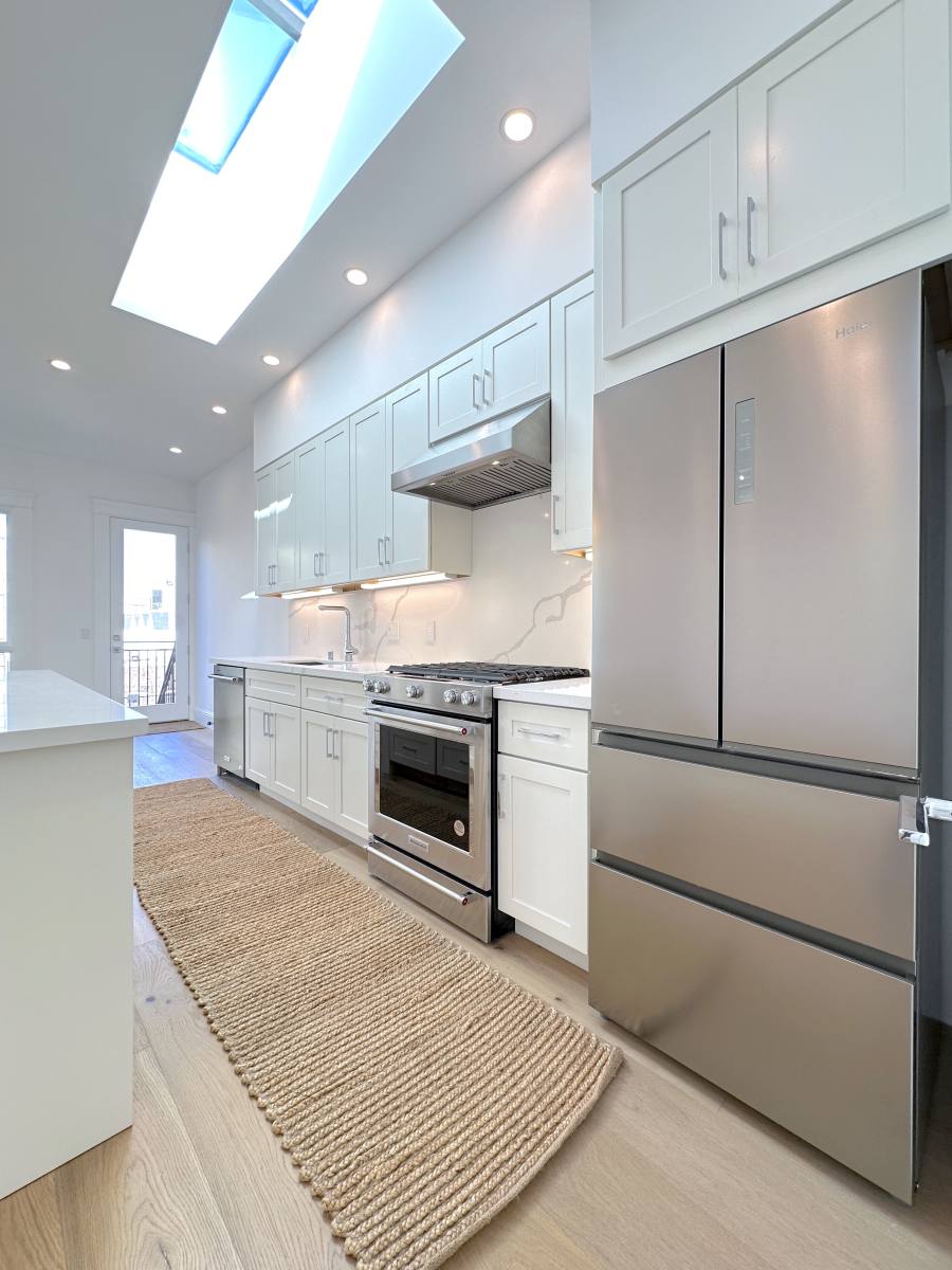 Apartment for rent at 576 Chestnut St, San Francisco, CA 94133