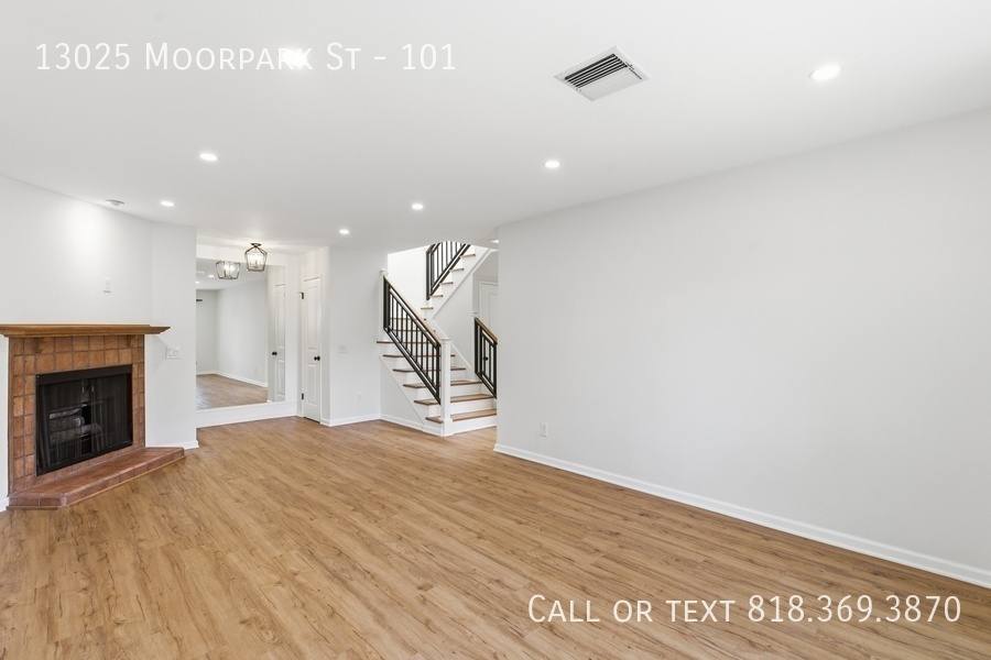Townhouse for rent at 13025 Moorpark St #101, Studio City, CA 91604