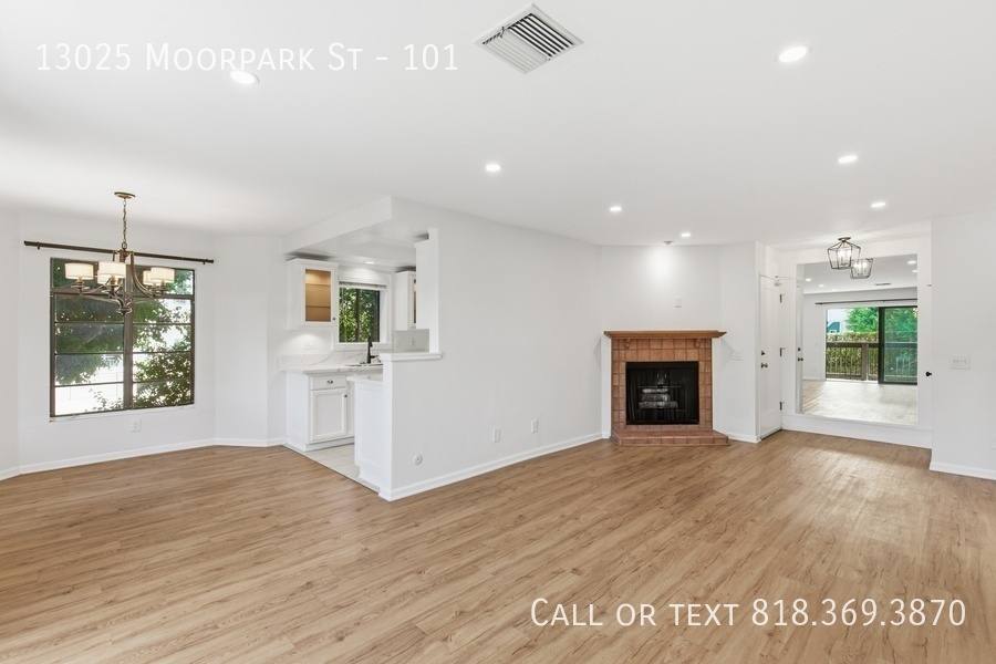 Townhouse for rent at 13025 Moorpark St #101, Studio City, CA 91604
