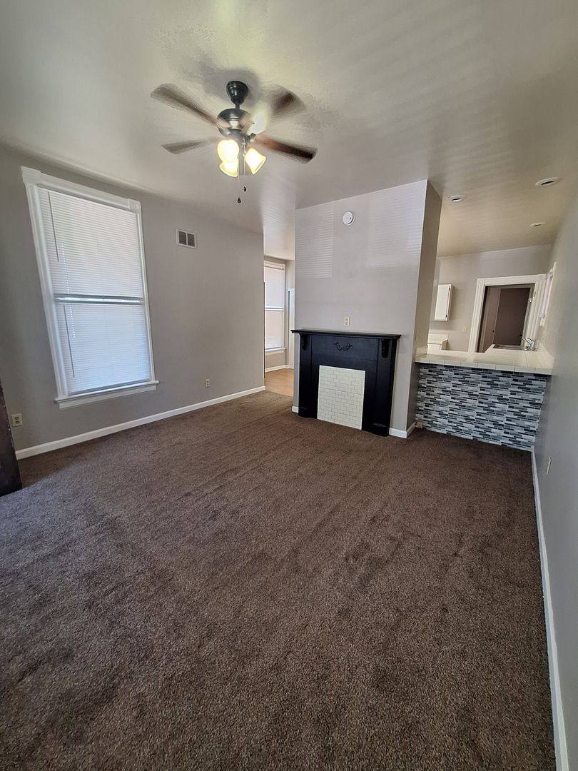 Apartment for rent at 207 E Southern Ave, Covington, KY 41011