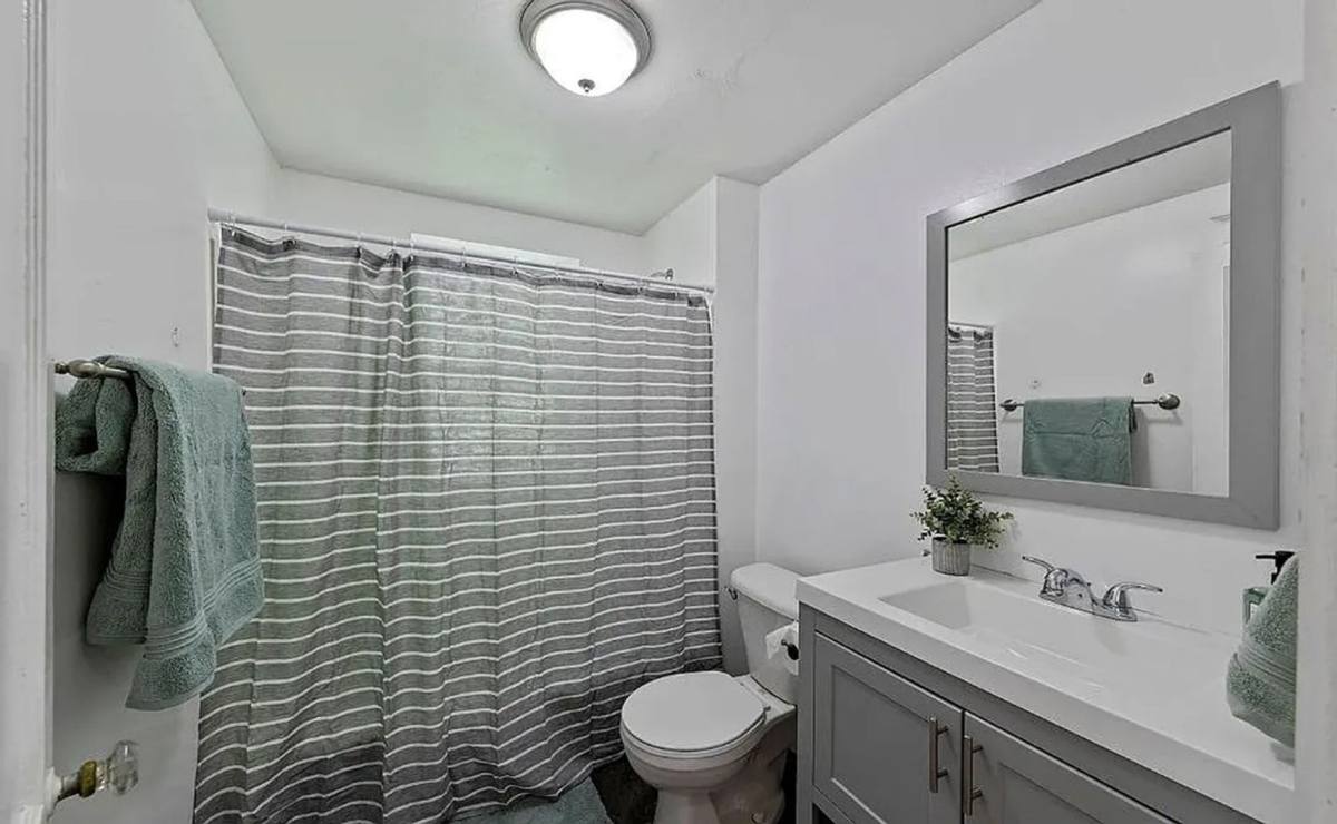 Apartment for rent at 761 Syracuse Ave, Saint Louis, MO 63130