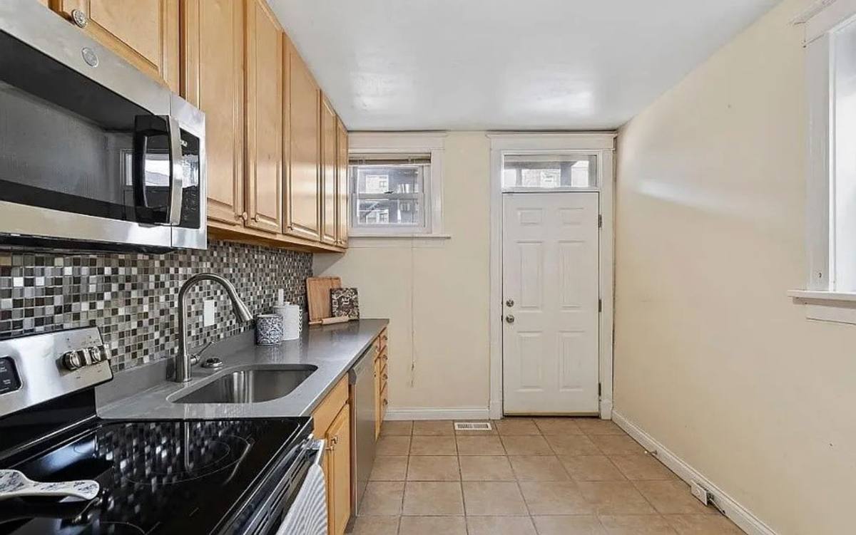Apartment for rent at 761 Syracuse Ave, Saint Louis, MO 63130
