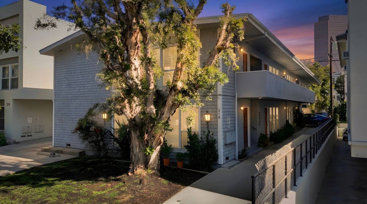 Apartment for rent at 218 S Gale Dr, Beverly Hills, CA 90211