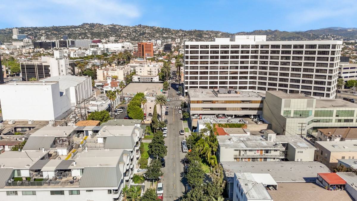 Apartment for rent at 218 S Gale Dr, Beverly Hills, CA 90211