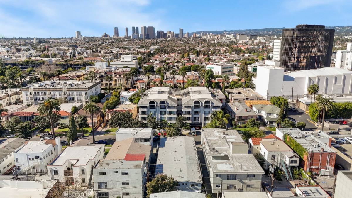 Apartment for rent at 218 S Gale Dr, Beverly Hills, CA 90211