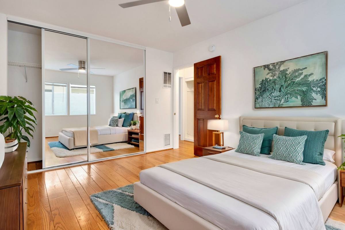 Apartment for rent at 218 S Gale Dr, Beverly Hills, CA 90211