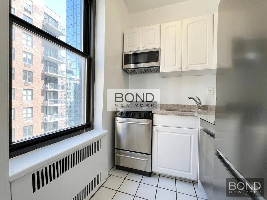 Apartment for rent at 141 E 56th St #PH, New York, NY 10022