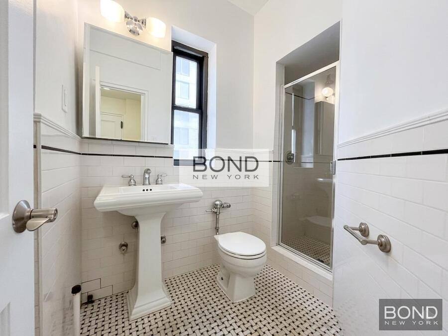 Apartment for rent at 141 E 56th St #PH, New York, NY 10022