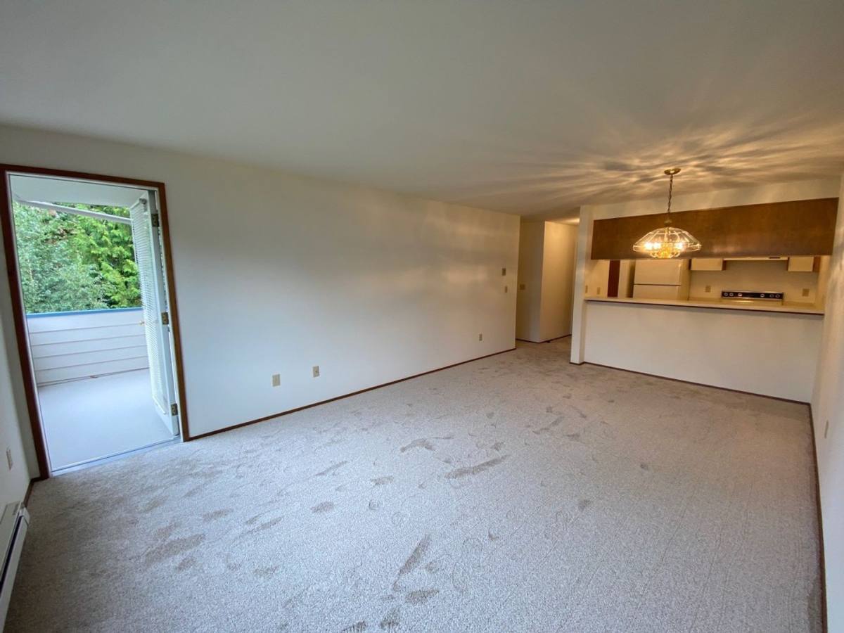 Apartment for rent at 12542 35th Ave NE, Seattle, WA 98125