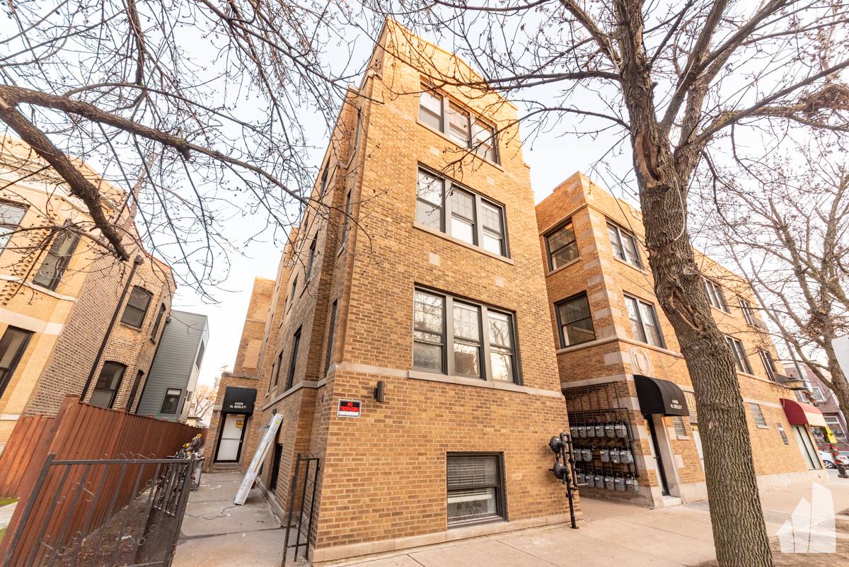 Apartment for rent at 2020 W Montrose Ave, Chicago, IL 60618