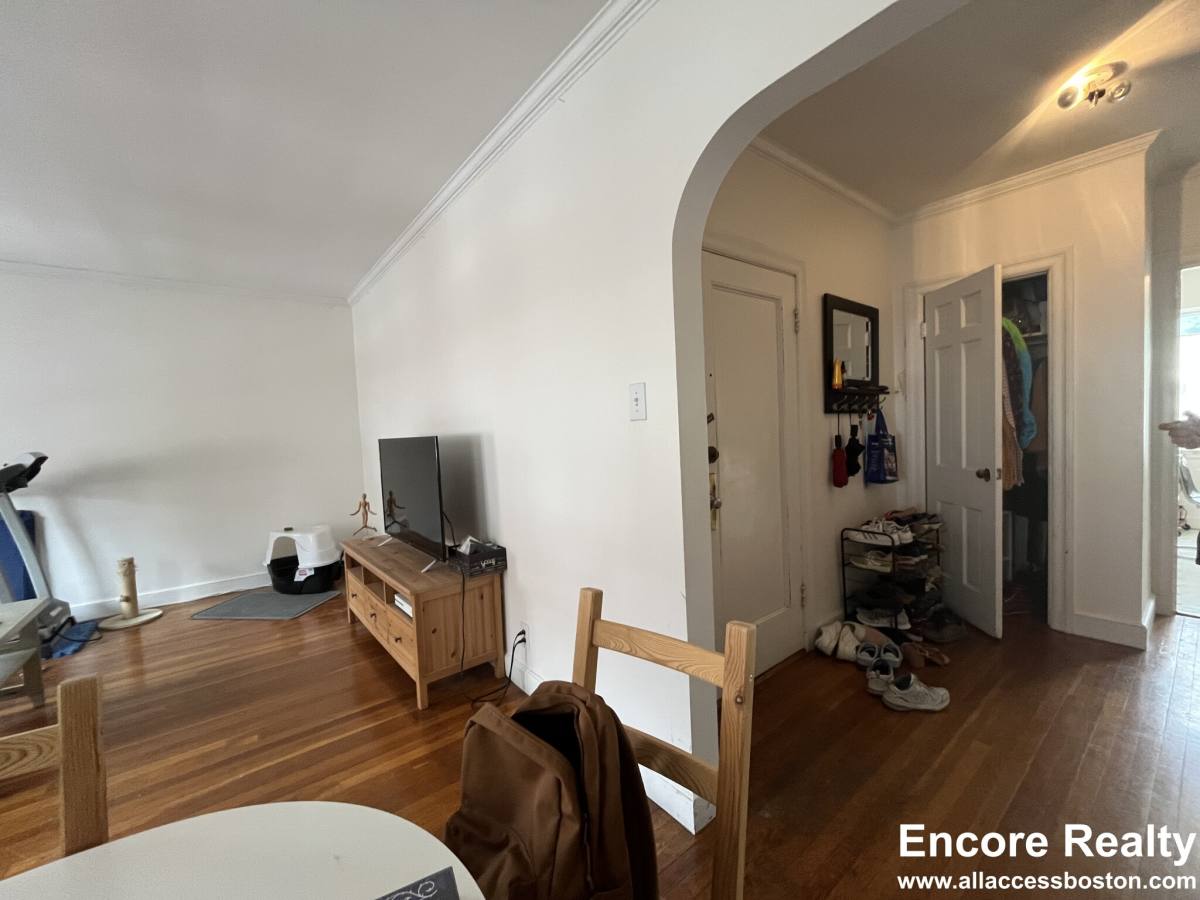 Apartment for rent at 20 Fairbanks St #8, Brookline, MA 02446