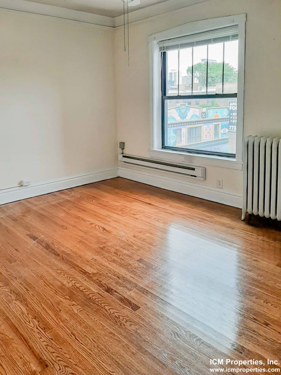 Apartment for rent at 2876 N Clark St #3, Chicago, IL 60657