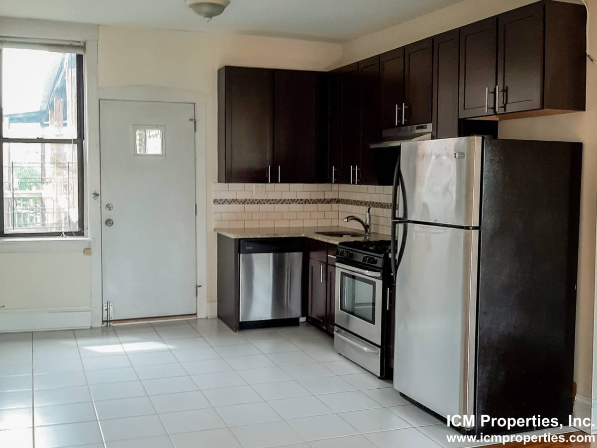 Apartment for rent at 2876 N Clark St #3, Chicago, IL 60657