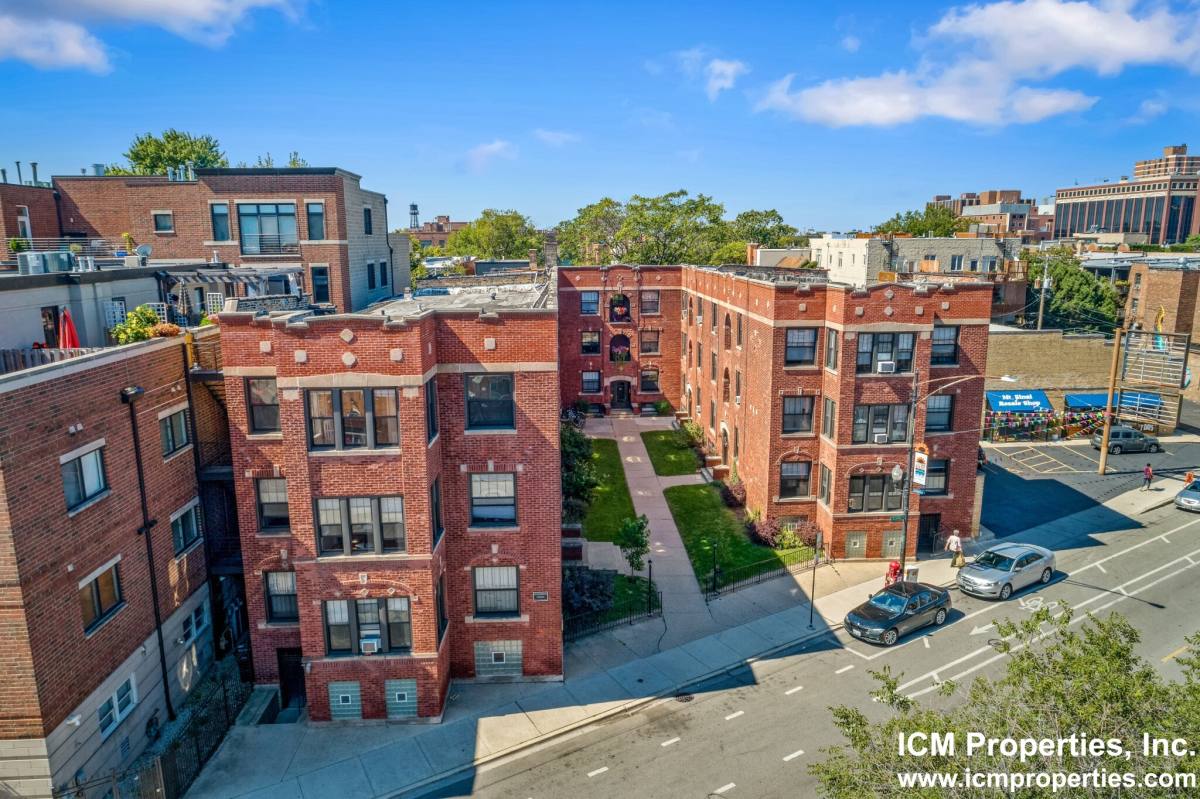 Apartment for rent at 2876 N Clark St #3, Chicago, IL 60657