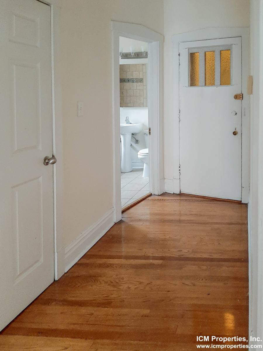Apartment for rent at 2876 N Clark St #3, Chicago, IL 60657