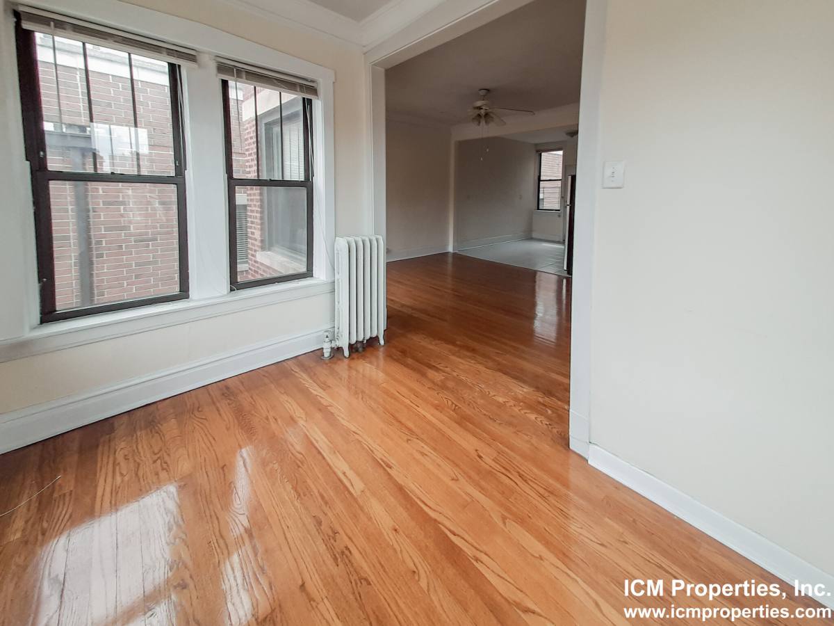 Apartment for rent at 2876 N Clark St #3, Chicago, IL 60657