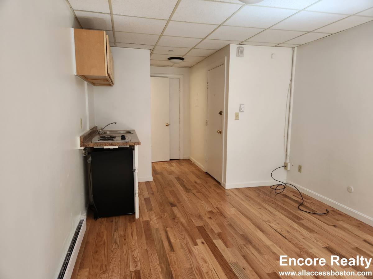 Apartment for rent at 405 Beacon St #D, Boston, MA 02115
