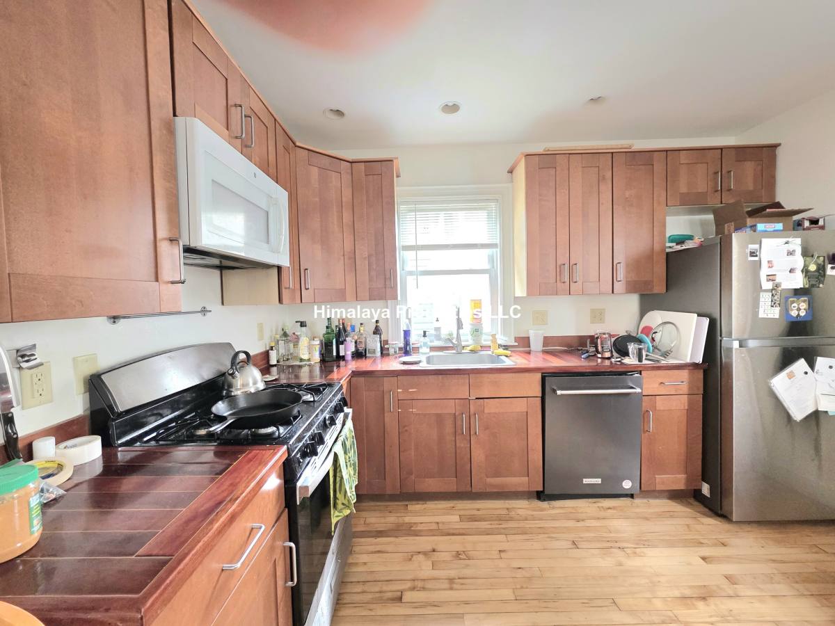 Townhouse for rent at 3 Gore St Place #A, Cambridge, MA 02141