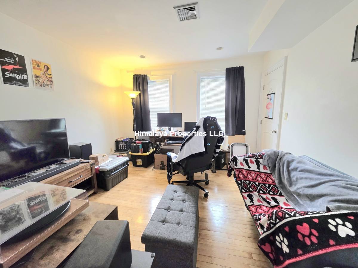 Townhouse for rent at 3 Gore St Place #A, Cambridge, MA 02141