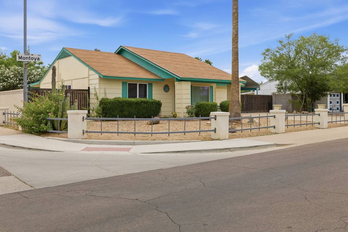 House for rent at 1301 W Montoya Lane, Phoenix, AZ 85027