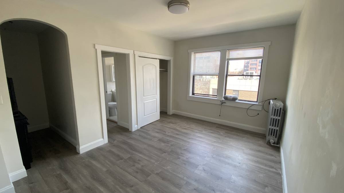 Apartment for rent at 839 W Sheridan #308, Chicago, IL 60613