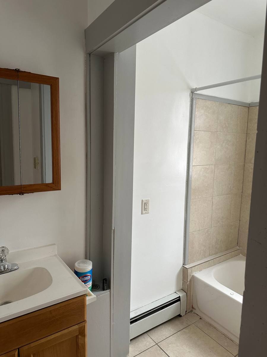 Apartment for rent at 139 Lawlor St, New Britain, CT 06051