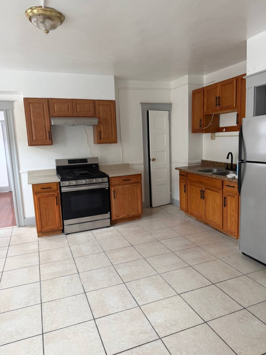Apartment for rent at 139 Lawlor St, New Britain, CT 06051