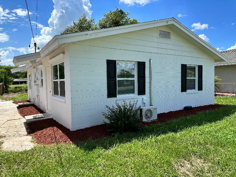 Apartment for rent at 310 Walnut St #A, Auburndale, FL 33823