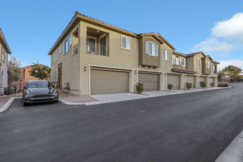 Townhouse for rent at 20 Barbara Lane, Las Vegas, NV 89183