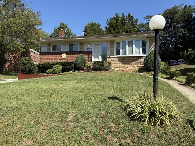 House for rent at 1467 Leegate Rd NW, Washington, DC 20012
