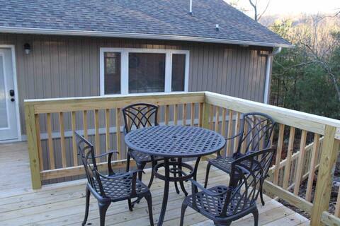 House for rent at 1716 Pleasant Grove Church Rd #LOFT, Hendersonville, NC 28739