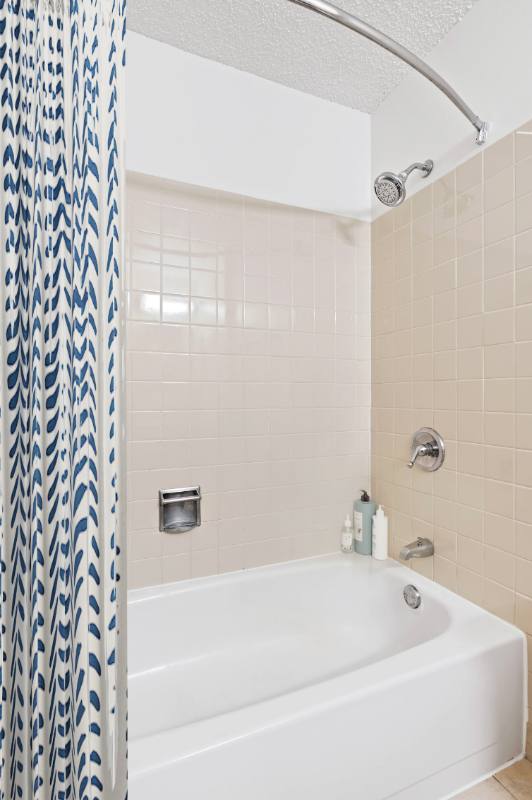 Apartment for rent at 710 N Dearborn, Chicago, IL 60654