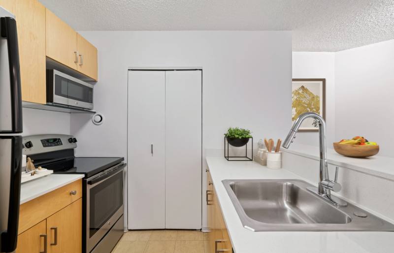 Apartment for rent at 710 N Dearborn, Chicago, IL 60654