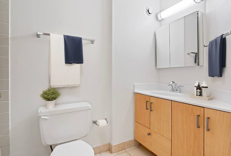 Apartment for rent at 710 N Dearborn, Chicago, IL 60654