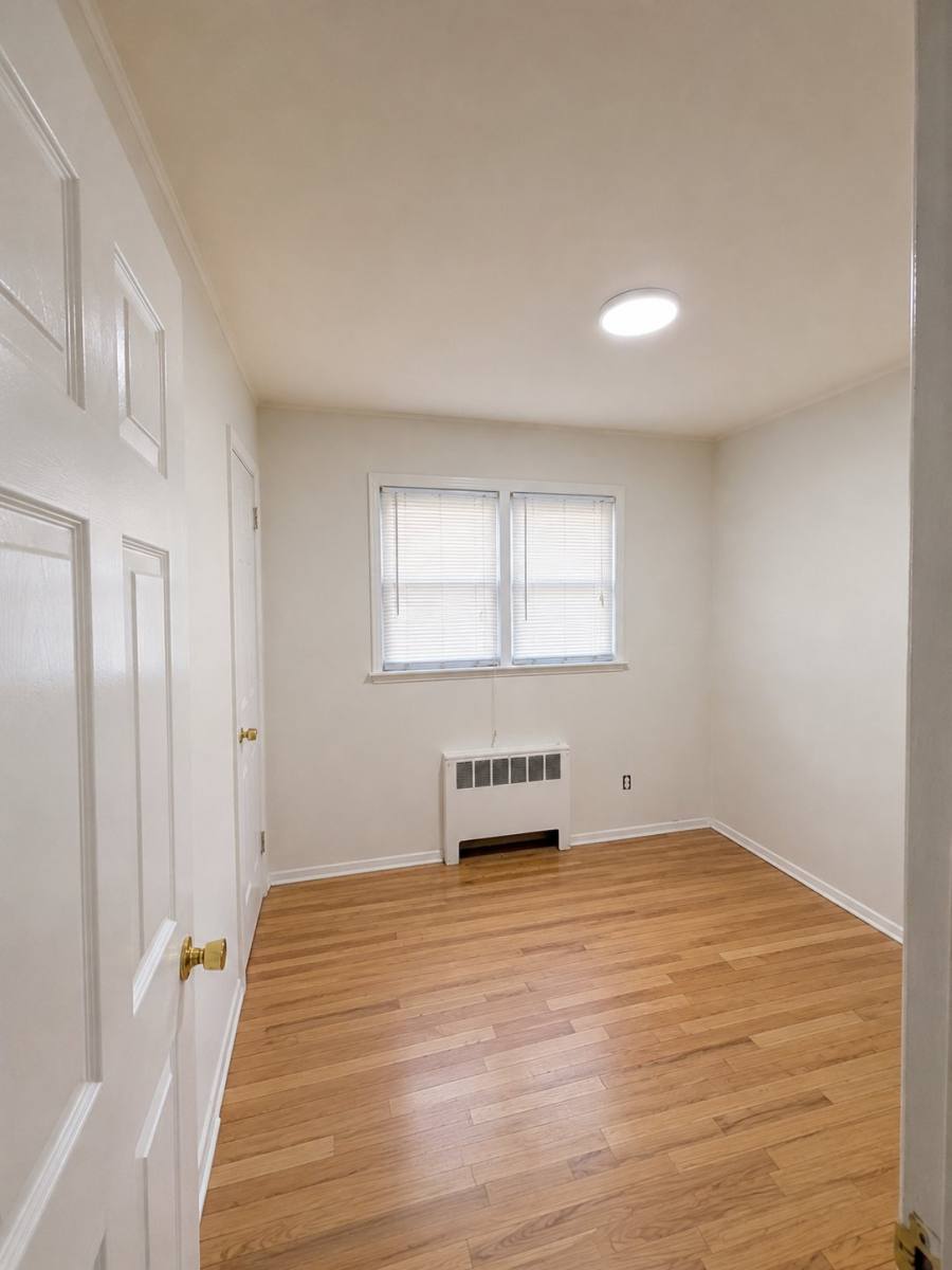 Apartment for rent at 512 Nassau Blvd #1A, Williston Park, NY 11596