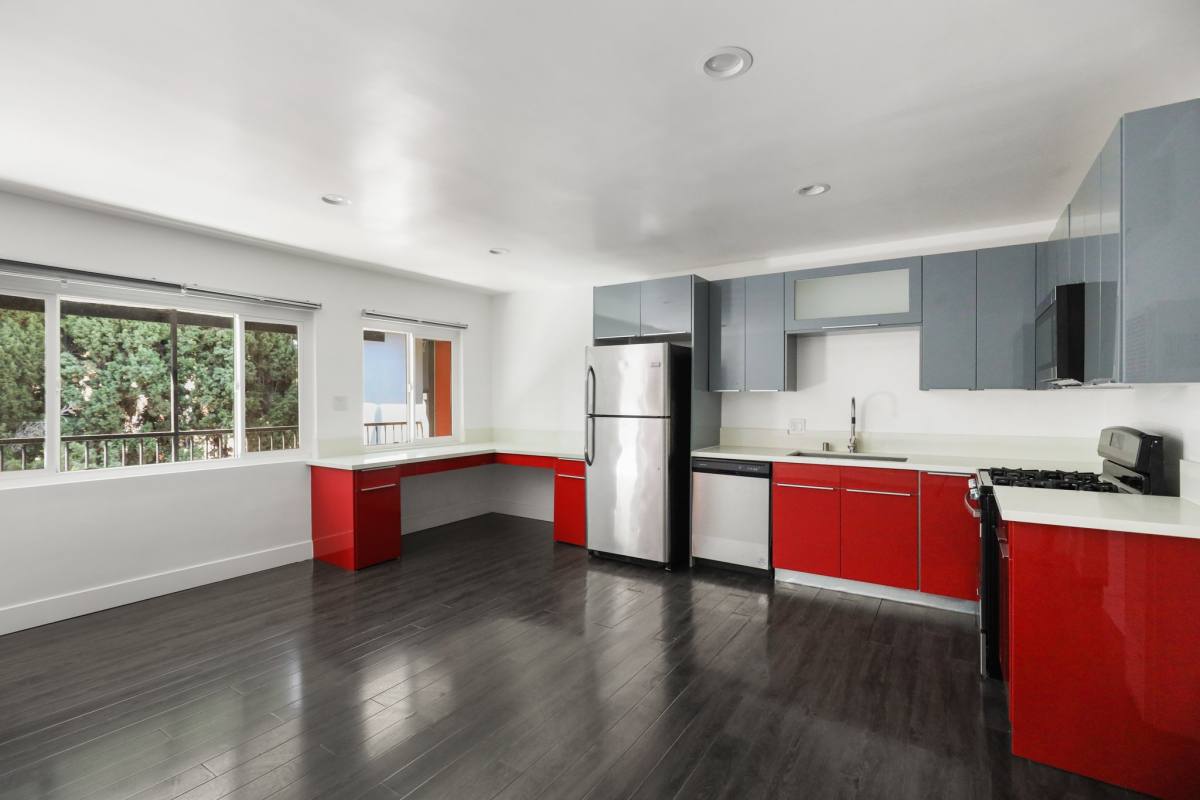 Apartment for rent at 1321 W 36th Place #10, Los Angeles, CA 90007