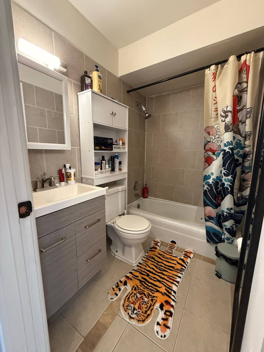 Apartment for rent at 5746 N Sheridan Rd #302, Chicago, IL 60660