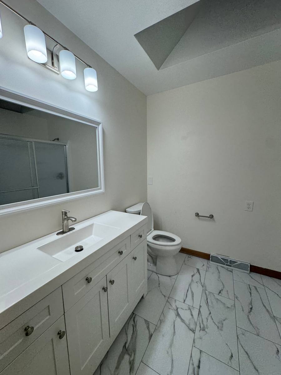 Townhouse for rent at 42 Parkington Circle, East Syracuse, NY 13057