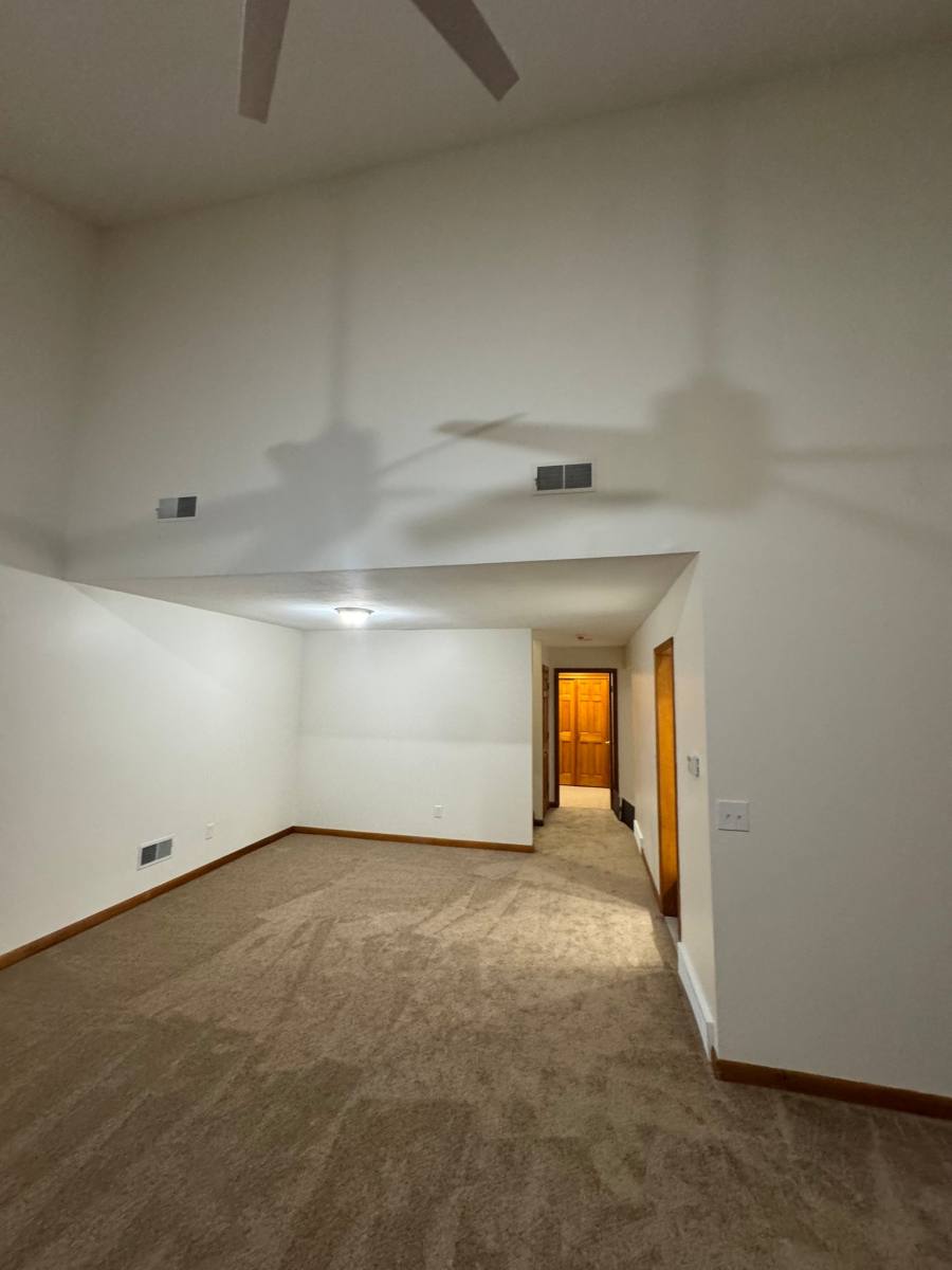 Townhouse for rent at 42 Parkington Circle, East Syracuse, NY 13057