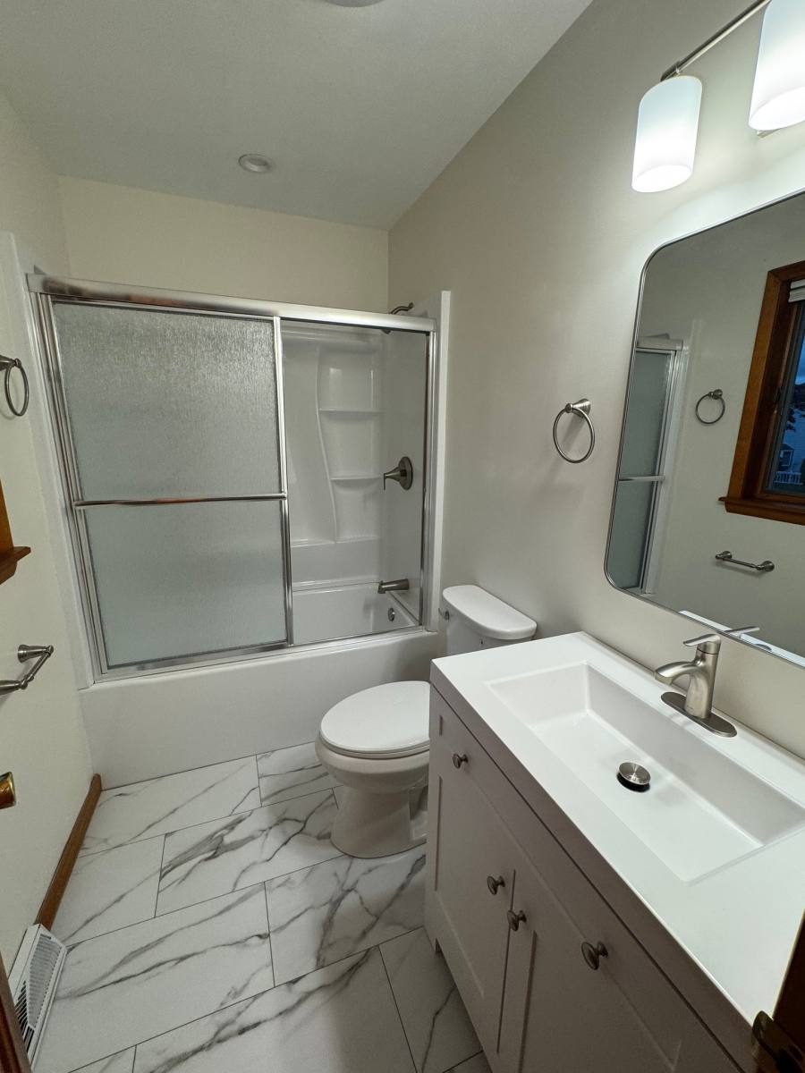 Townhouse for rent at 42 Parkington Circle, East Syracuse, NY 13057