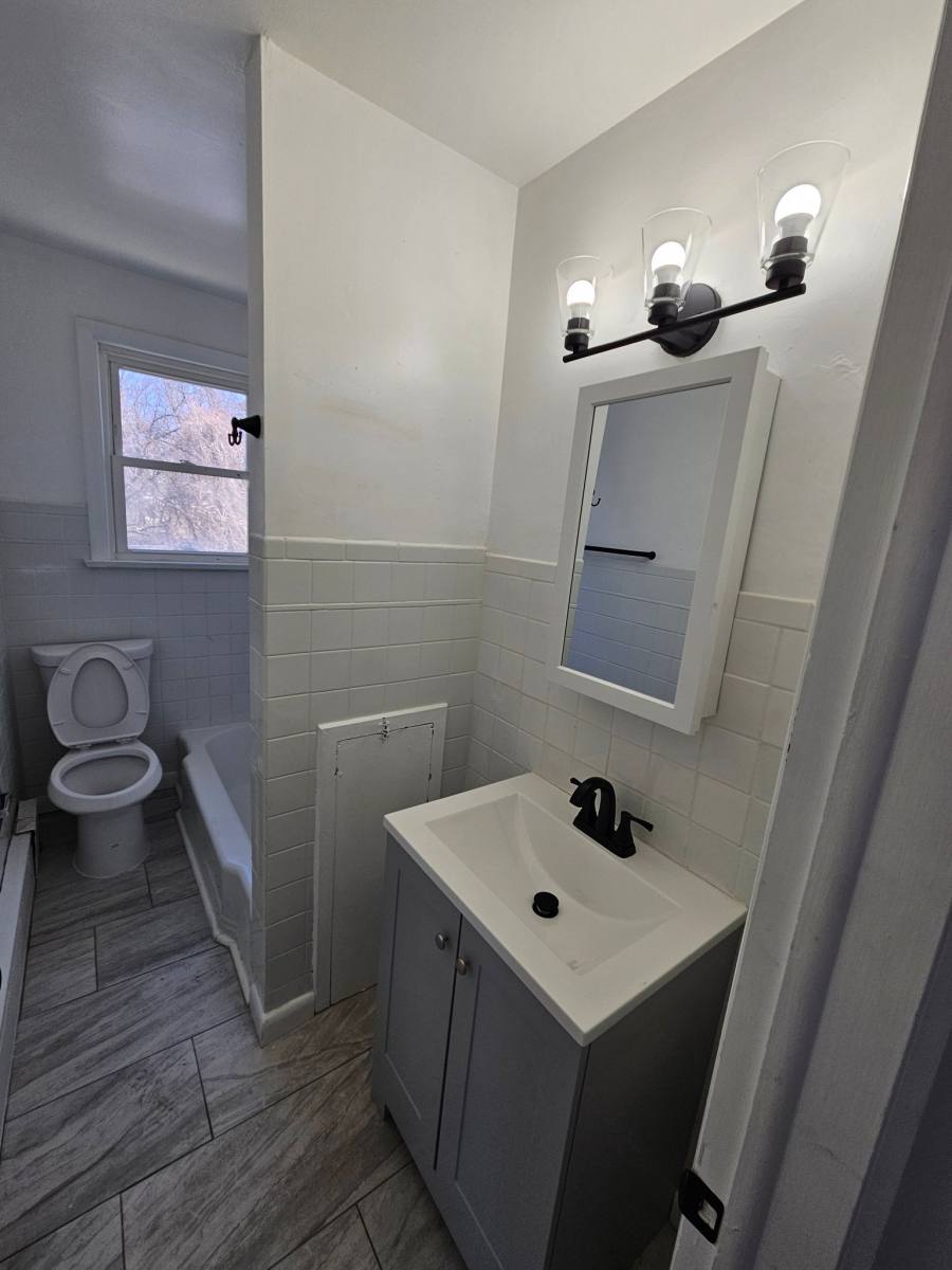 Apartment for rent at 15-17 E Main St #15B, Penns Grove, NJ 08069