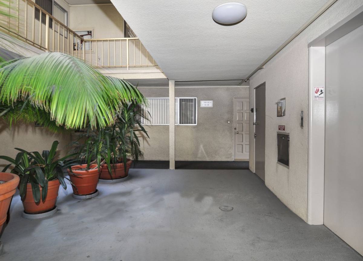 Apartment for rent at 212 Euclid Ave, Long Beach, CA 90803