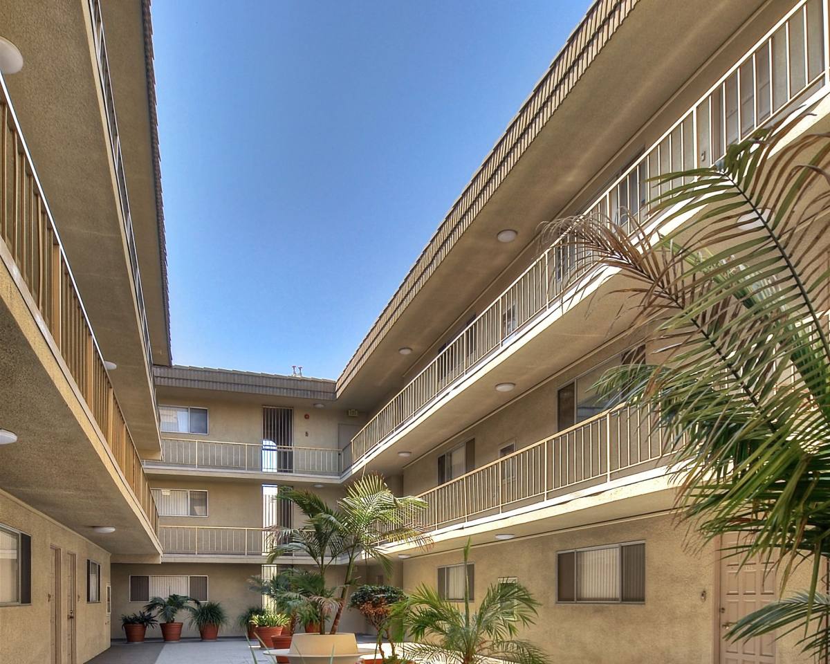 Apartment for rent at 212 Euclid Ave, Long Beach, CA 90803