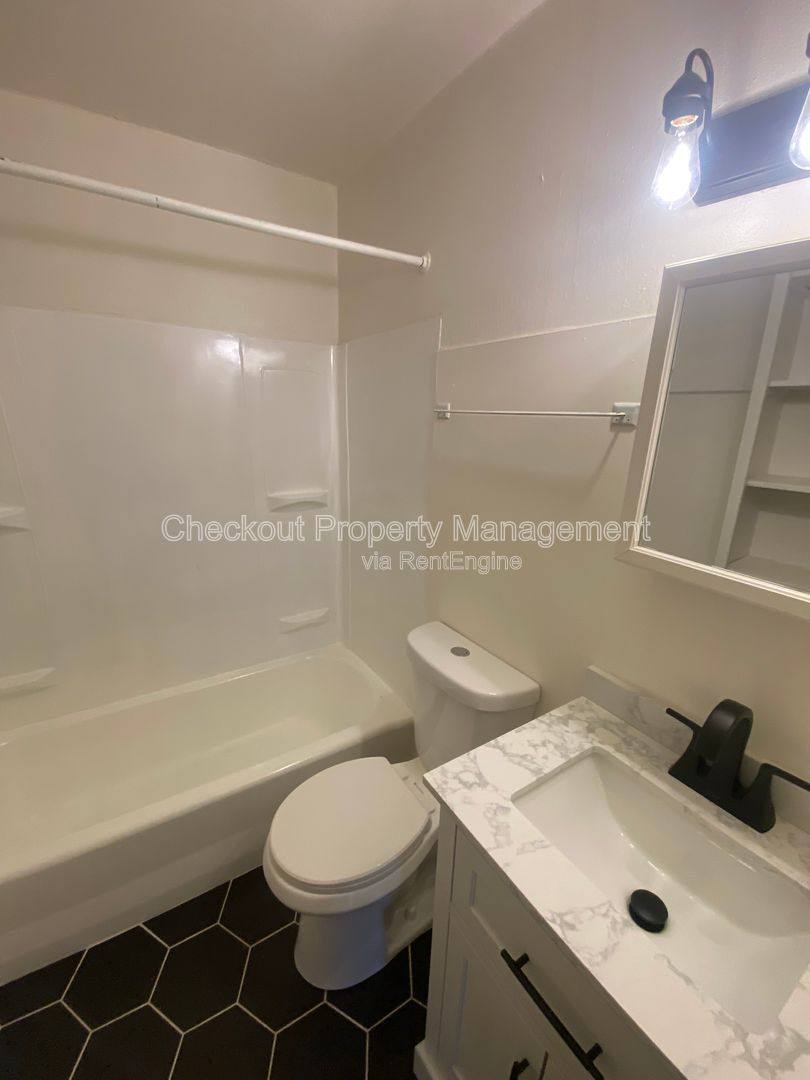 Apartment for rent at 120 Bellerive Blvd, Saint Louis, MO 63111
