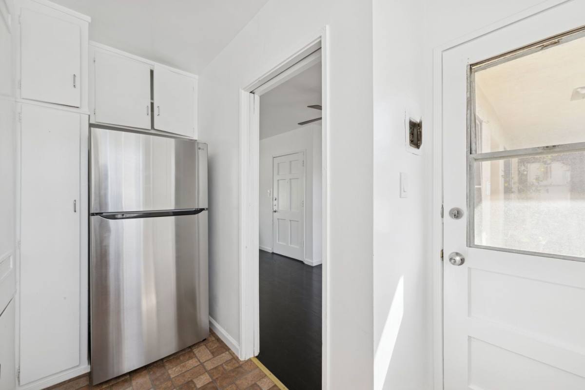 Apartment for rent at 2032 Delaware Ave #2032A, Santa Monica, CA 90404