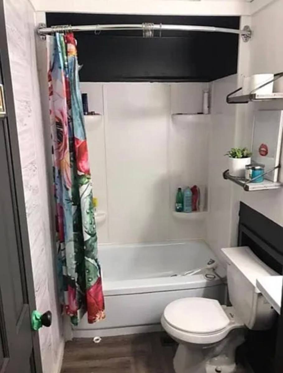 Apartment for rent at 420 Vine St #1, Woodstock, IL 60098