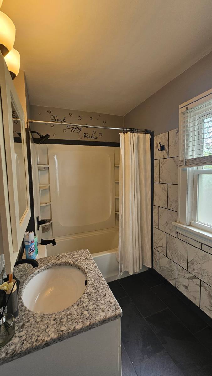 Apartment for rent at 5220 W 52nd St #UP, Cleveland, OH 44134