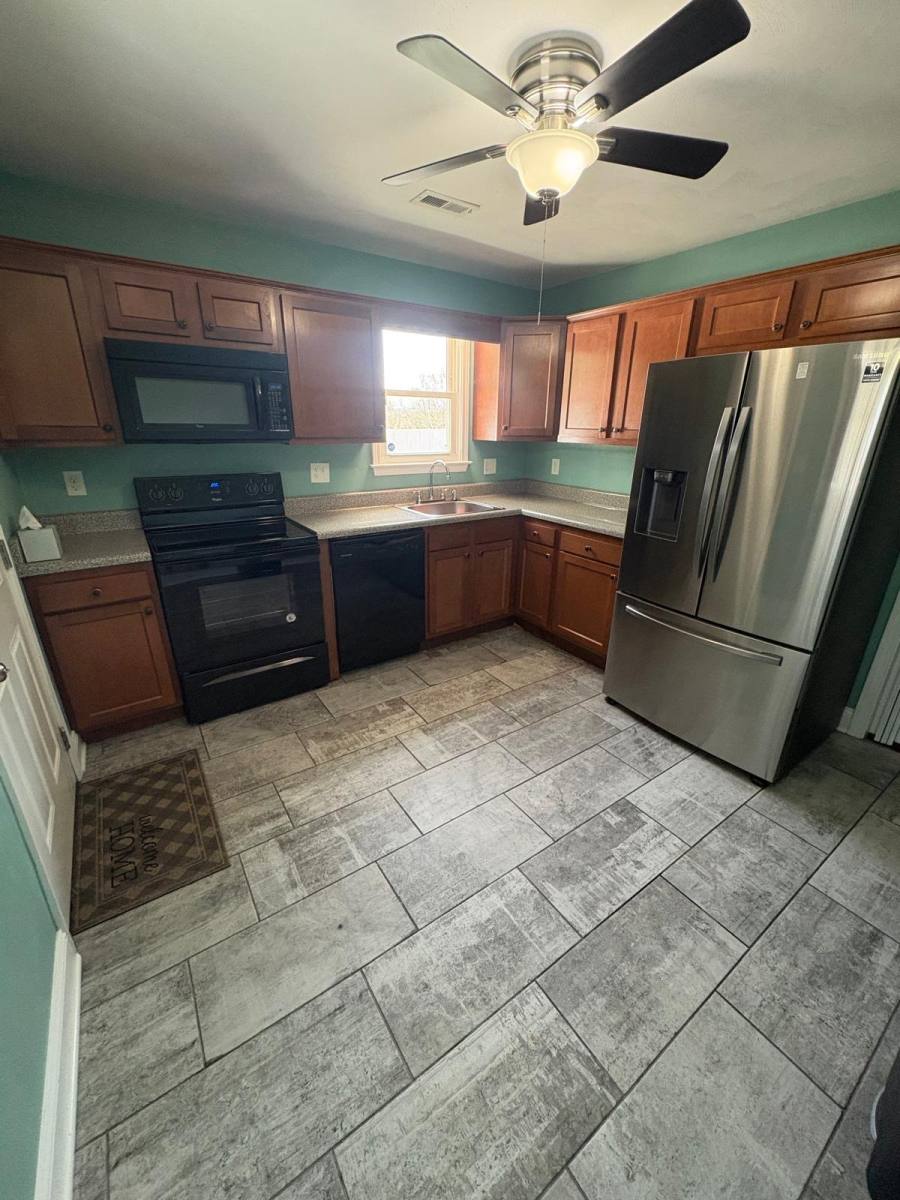 House for rent at 1331 Dudley St NW, Roanoke, VA 24017