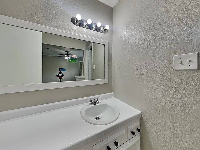 House for rent at 3327 Sycamore Springs Dr, Kingwood, TX 77339