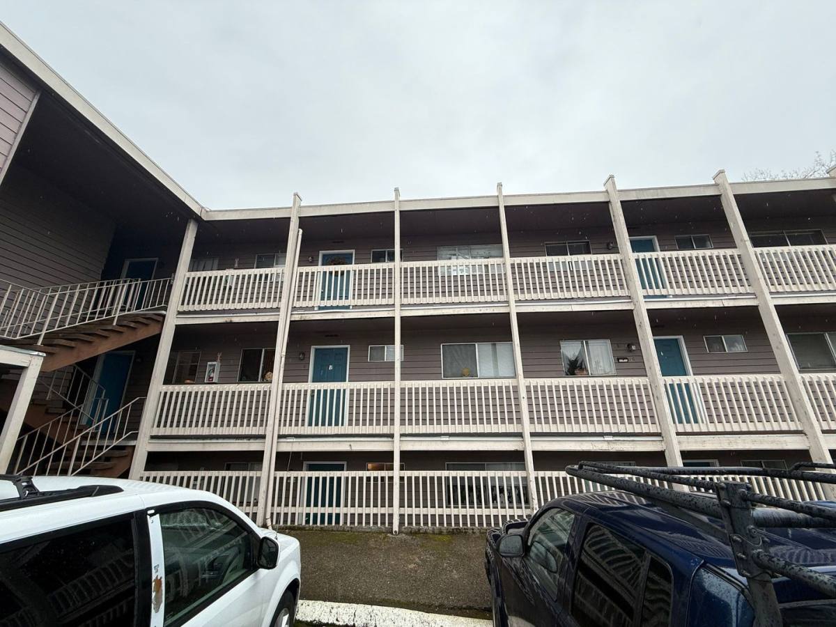 Apartment for rent at 528 SW Levens St #8, Dallas, OR 97338